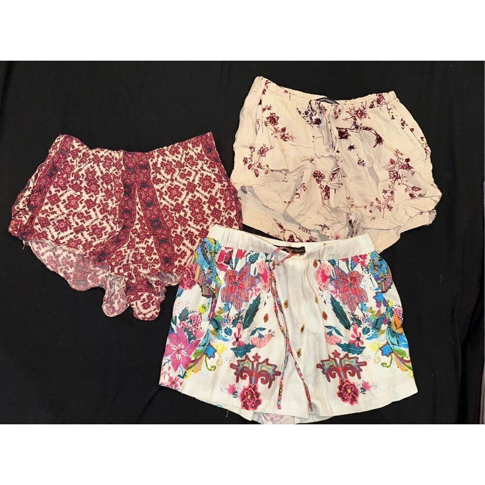 Size XS fitting bundle women’s shorts 2 pairs Zara and brandy melville